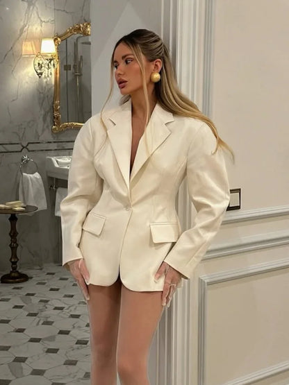 Blazer cintré blanc élégant