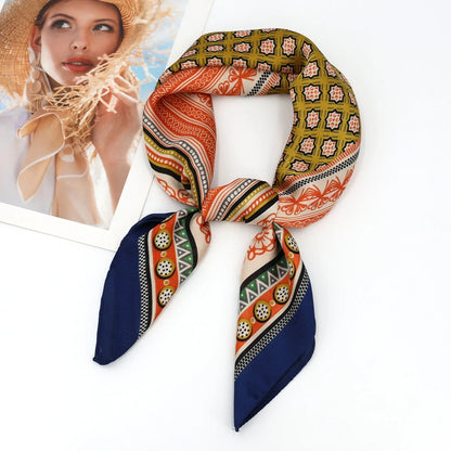 Foulard en soie avec des motifs chic