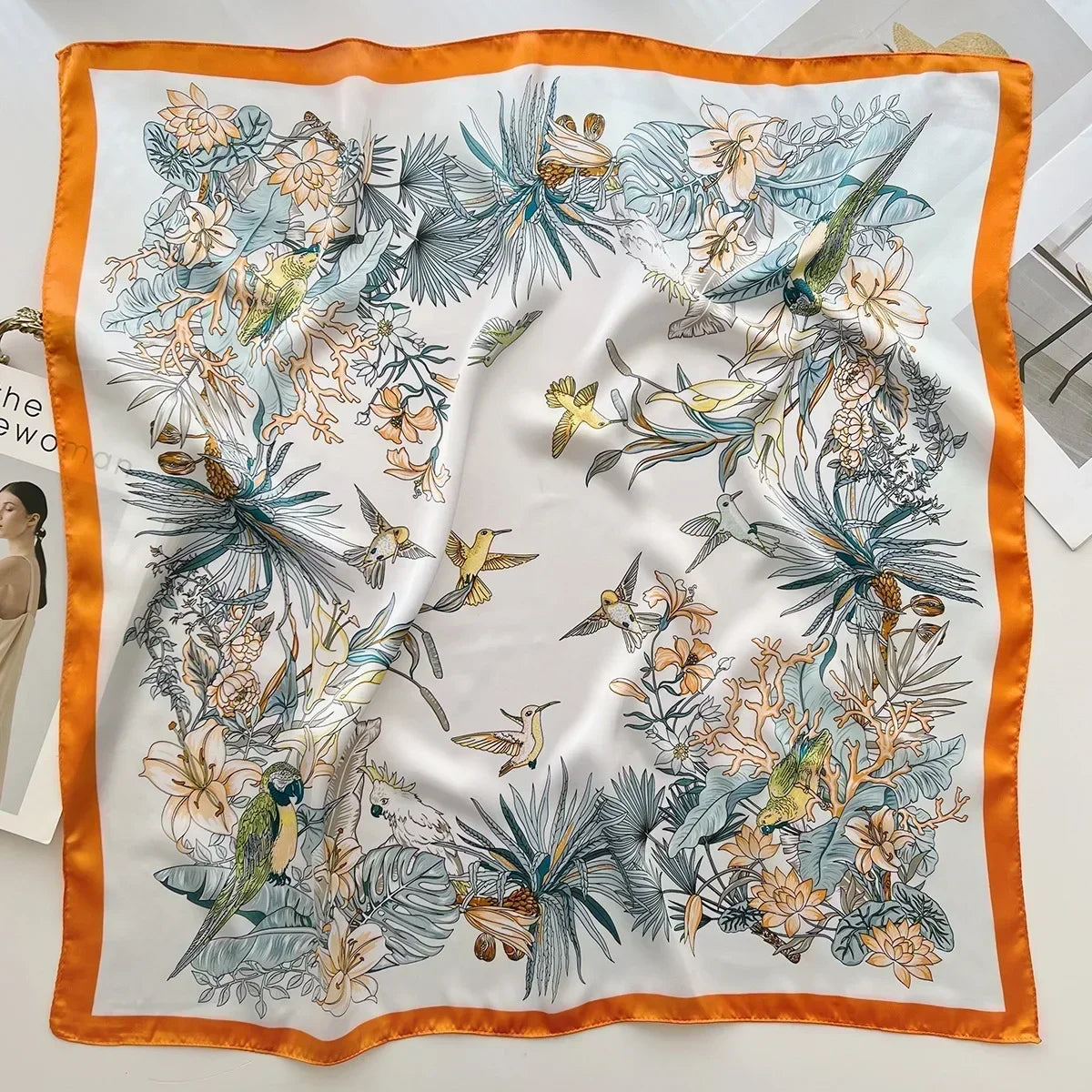 Foulard en soie avec des motifs chic