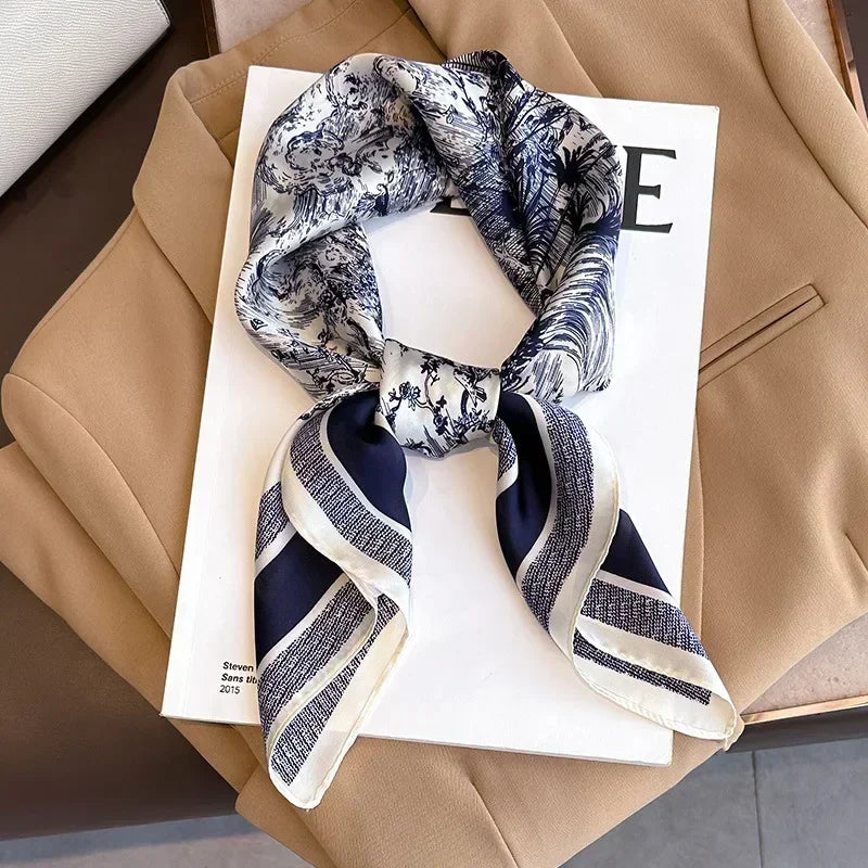 Foulard en soie avec des motifs chic