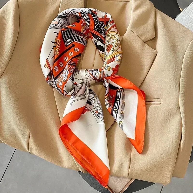 Foulard en soie avec des motifs chic