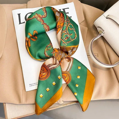 Foulard en soie avec des motifs chic