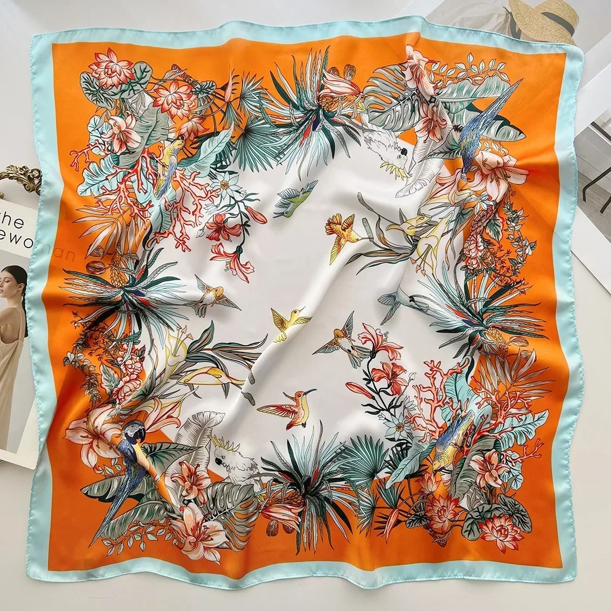 Foulard en soie avec des motifs chic