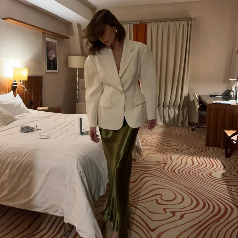 Blazer cintré blanc élégant