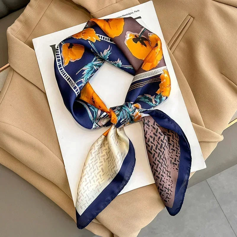 Foulard en soie avec des motifs chic