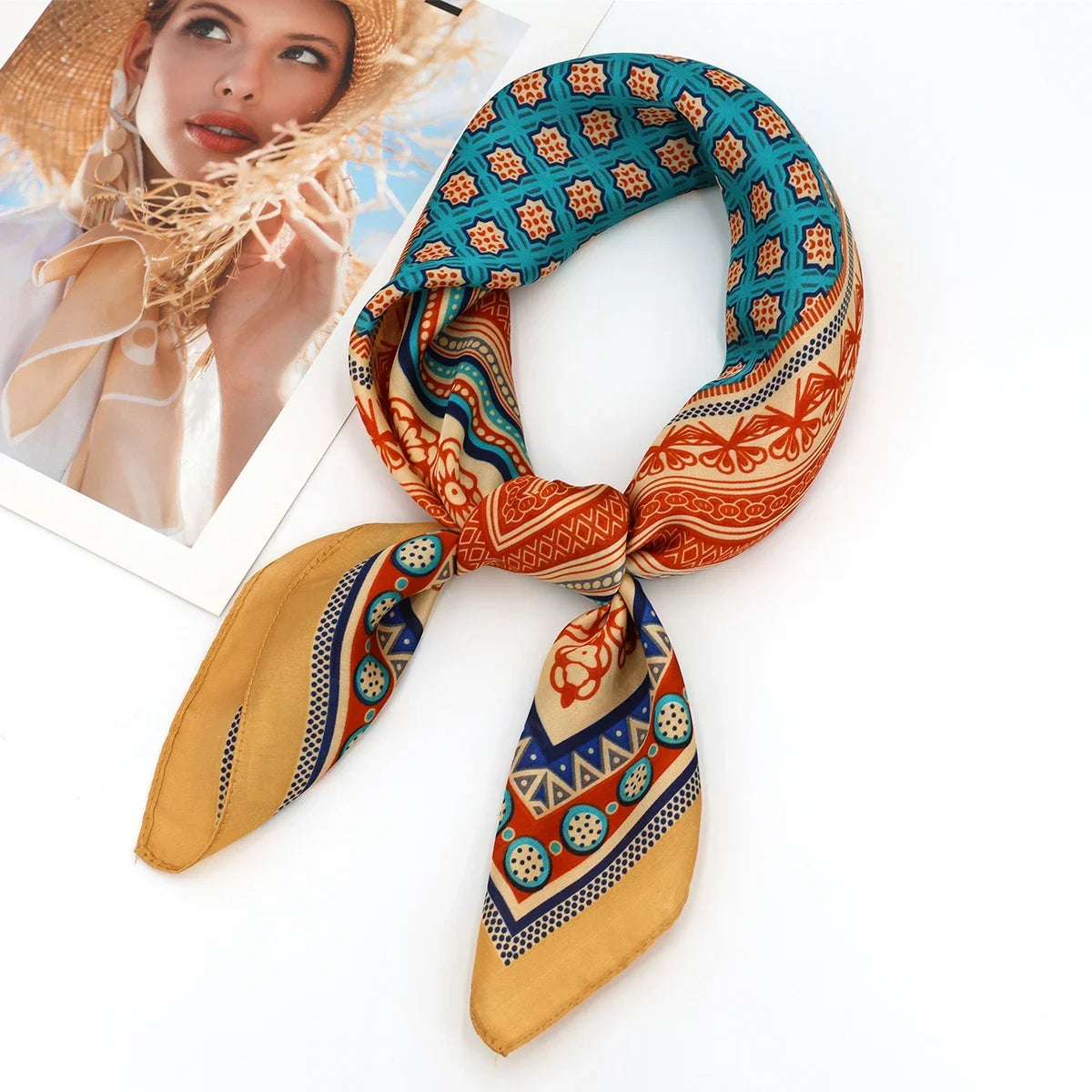 Foulard en soie avec des motifs chic